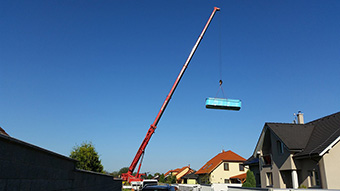 Bazén ideálně přeneseme nebo se využije jeřábu