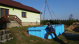 Bazén ideálně přeneseme nebo se využije jeřábu