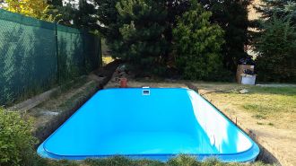 Brno - plastový bazén do země