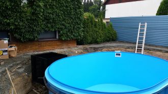 Roudnice nad Labem - plastový bazén do země