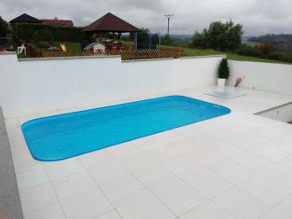 Blansko - plastový bazén do země