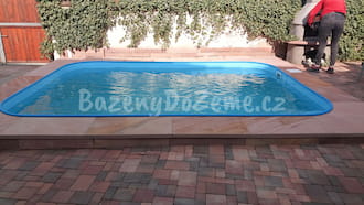Plastový bazén do země 4x3 obložený dlažbou